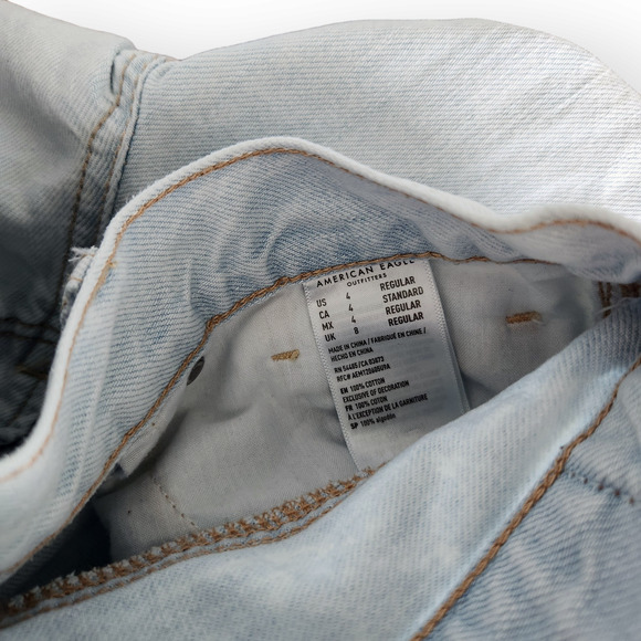 American Eagle Light Wash Ripped High Waisted Mom Jeans 4 - Picture 7 of 9